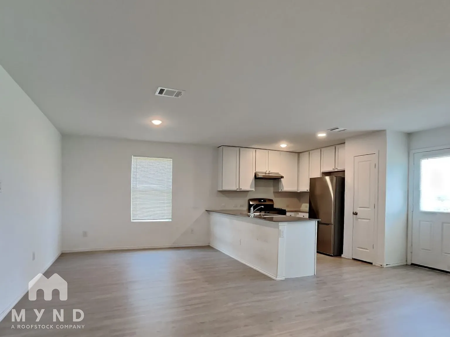 4 bed, 2.5 bath, 1950 sqft, $1,675 — Photo 2