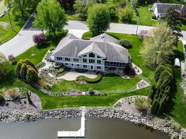 404 Sunset Ct, Marshall, WI 53559