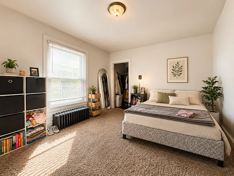 447 W Doty St — Photo 14