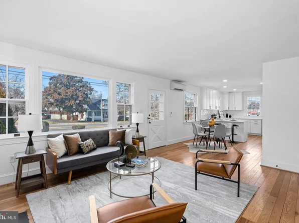 112 S Buckmarsh St, Berryville, VA 22611