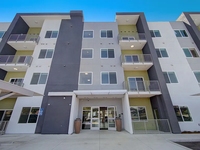 The Lawler Apartment Homes — Photo 13