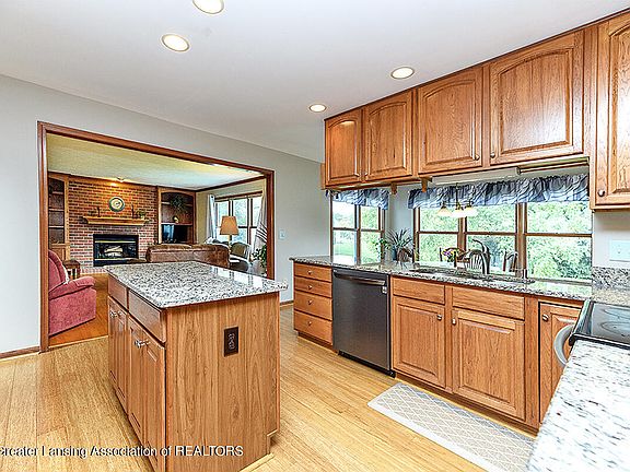 5th image of 1300 Sweetwood Dr