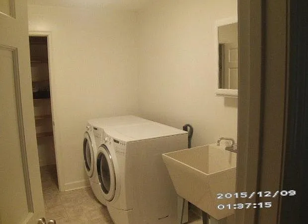 4 bed, 2300 sqft, $2,000 — Photo 3