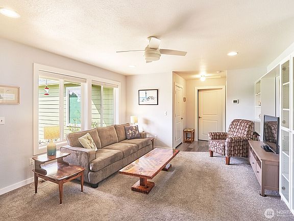 4th image of 25646 Z Street