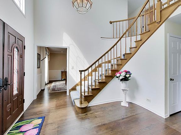 4th image of 1038 Elmdale Rd