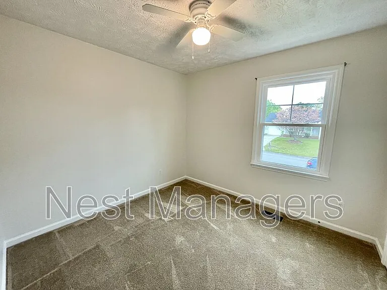 623 Daharan Dr — Photo 9