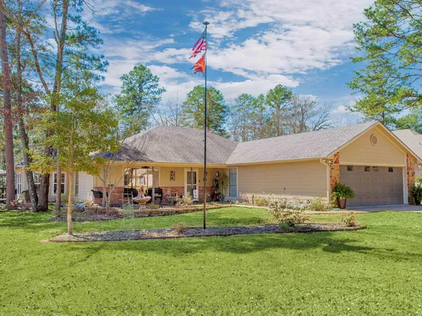 251 Green Meadow Trl, Holly Lake Ranch, TX 75765