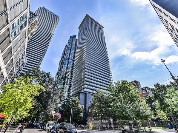 33 Charles St E #1704, Toronto, ON M4Y 0A2