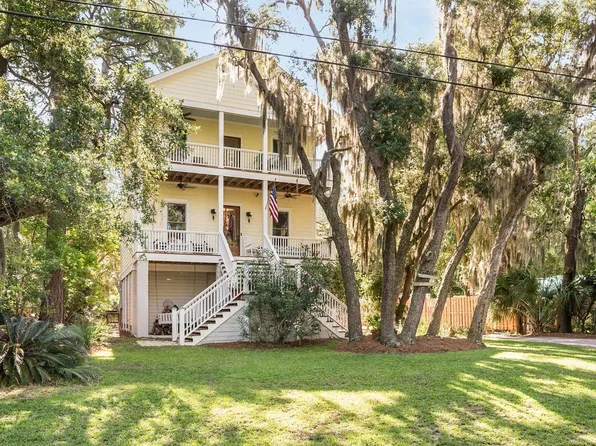 102 Bay Point Rd, Saint Helena Island, SC 29920