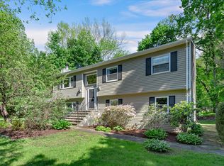 16 Old Village Ln, Katonah, NY 10536