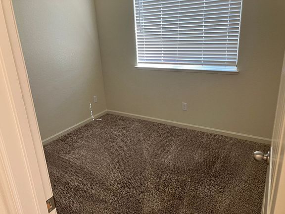3rd image of 817 Marybelle Ct