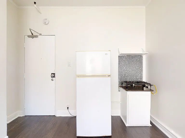 18th Street Apartments — Photo 21
