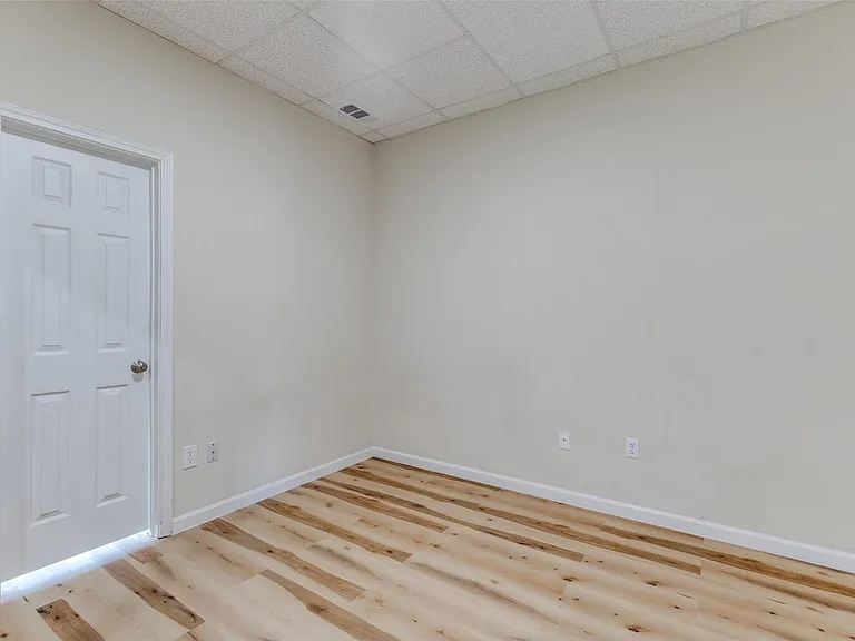 202 W Jefferson St #100 — Photo 11
