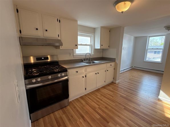 49 1/2 Elm St Floor 2