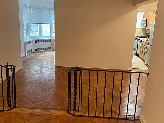 4th image of 139 E 35th St APT 3N
