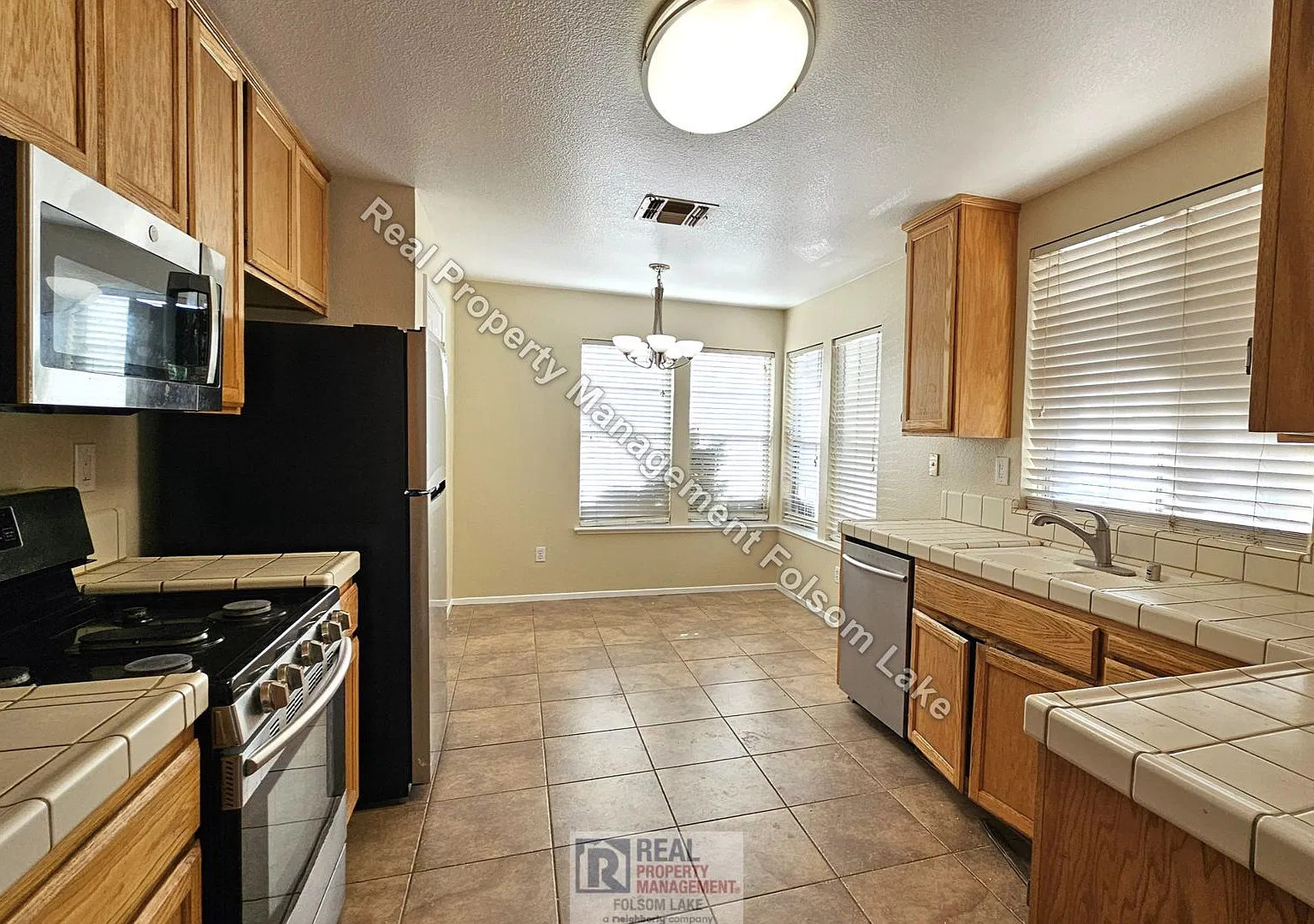 Single Story 3-Bedroom Elk Grove Home Walk to Schools, Shopping & Trails! — Photo 4