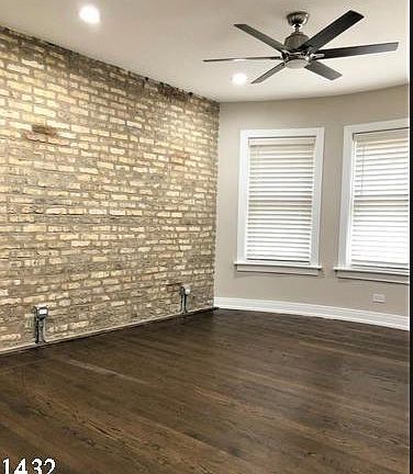 2nd image of 1432 W Farragut Ave #1613