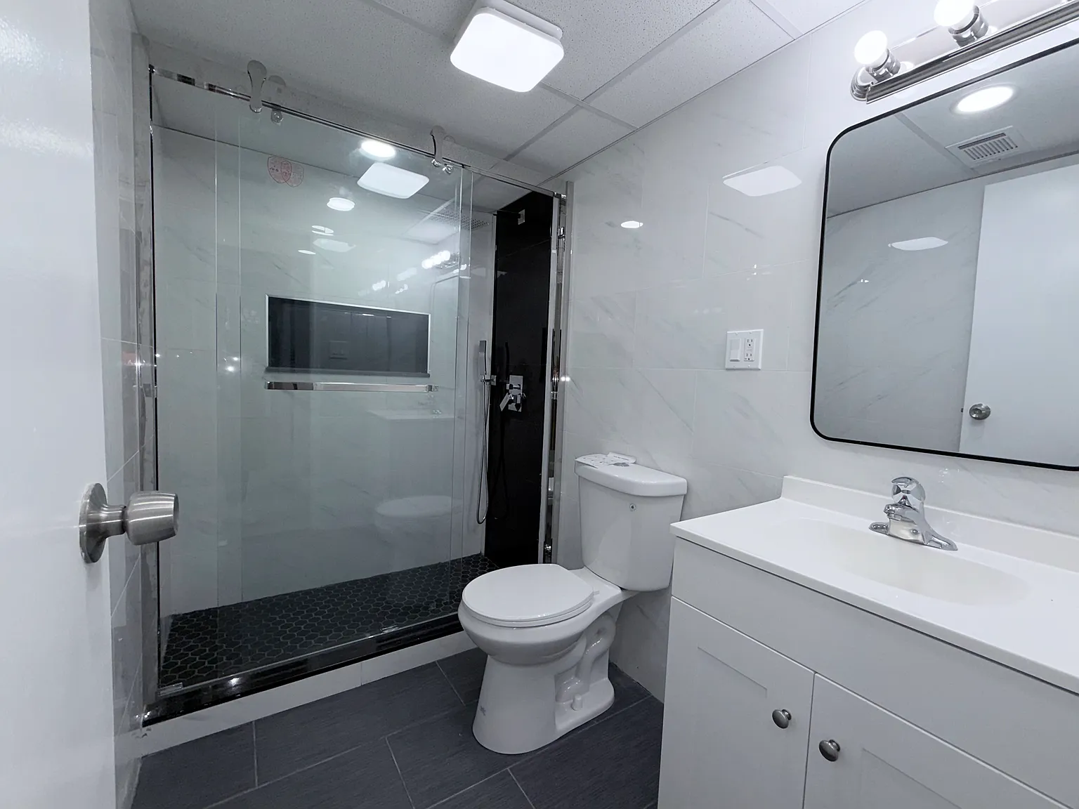 1 bed, 500 sqft, $2,100 — Photo 4