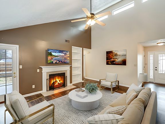 4th image of 3900 Sweetbriar Cir