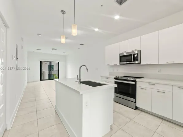 8301 NW 41st St #B-408, Doral, FL 33166