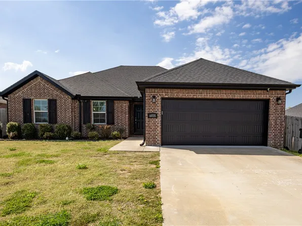 6035 W Transit St, Fayetteville, AR 72704