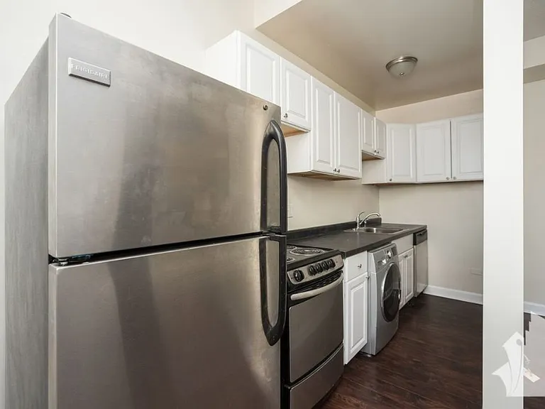 3345 N Marshfield Ave #308 — Photo 2