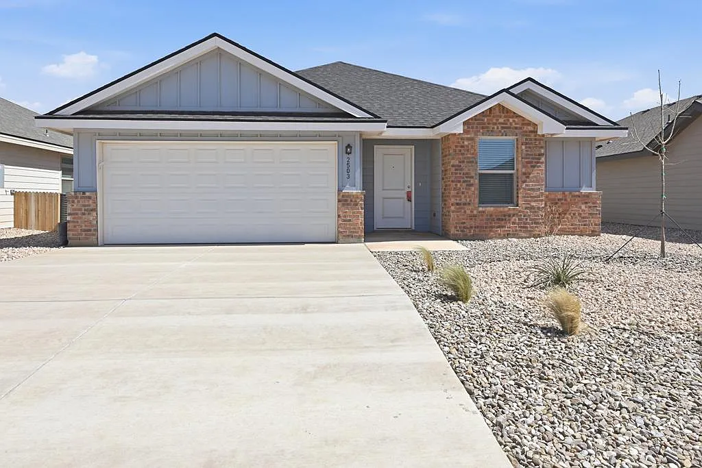 3 bed, 2.0 bath, 1500 sqft, $2,475 — Photo 1