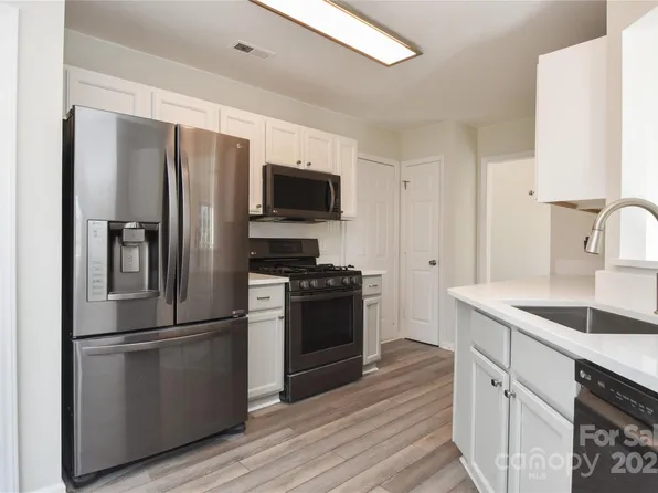 330 Kilmer Ln, Mooresville, NC 28115