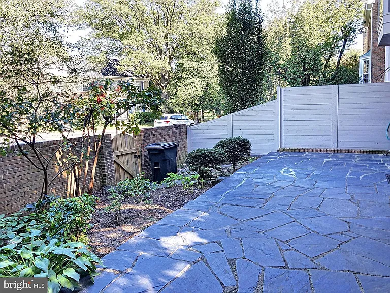 7412 Hallcrest Dr — Photo 22
