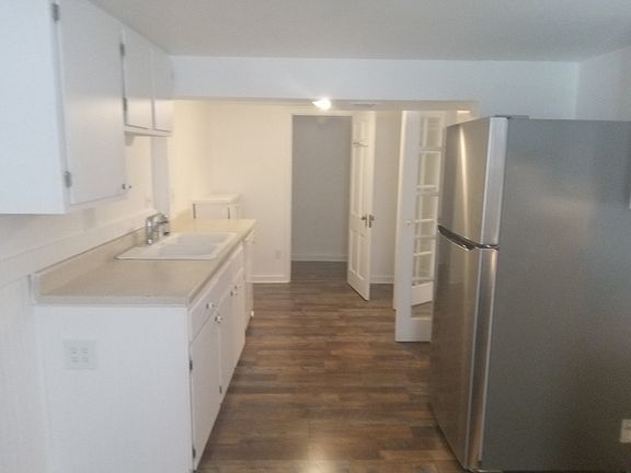 New Appliances in Large Eat-in Kitchen