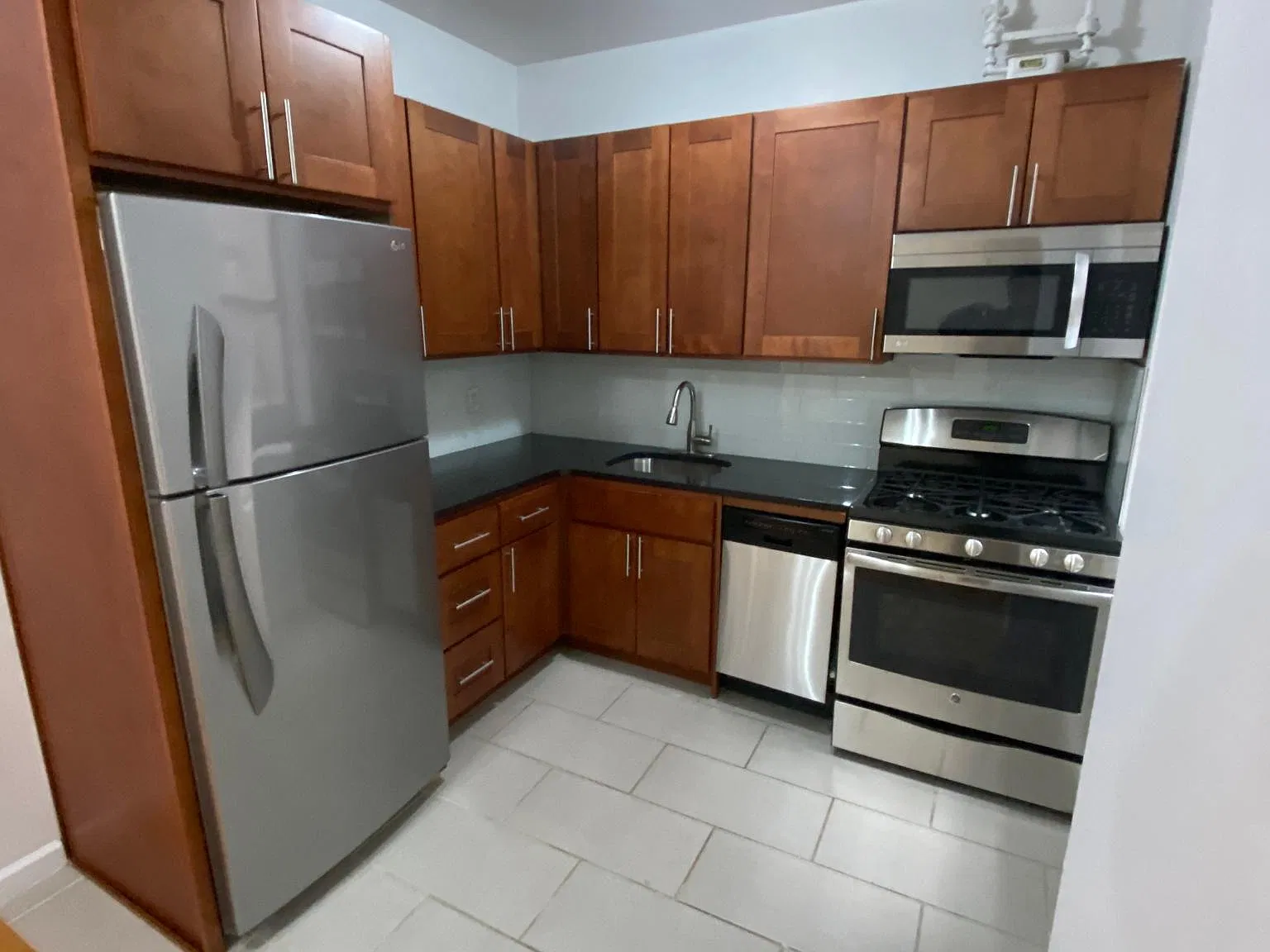 4 bed, $1,125 — Photo 1