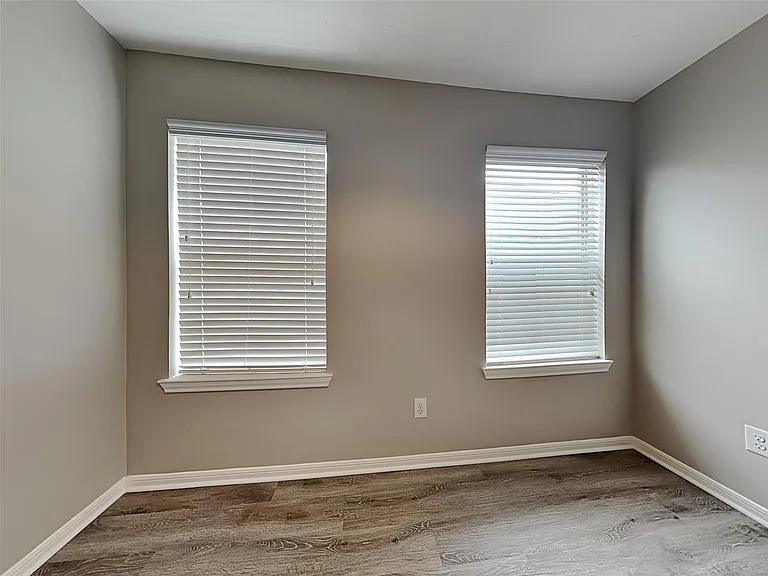 16326 Royal Fort Ln — Photo 5
