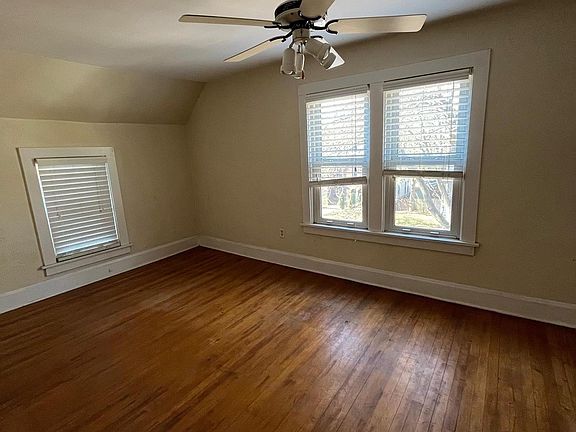 4th image of 3252 N Bartlett Ave