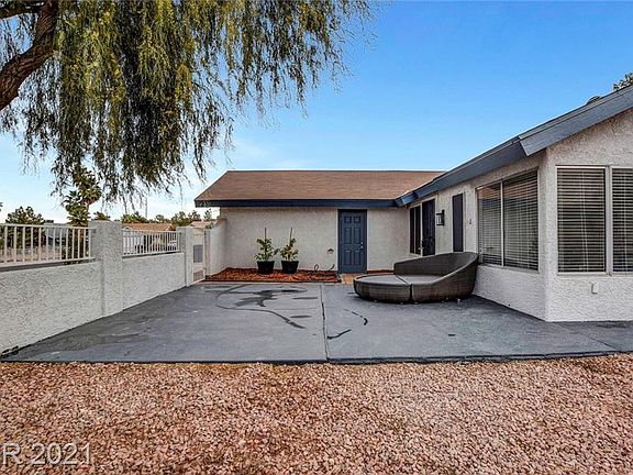 3rd image of 3113 Floral Vista Ave