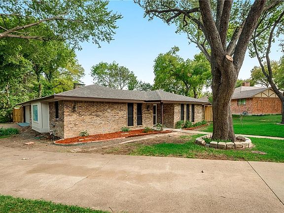 2nd image of 214 Squirebrook Dr