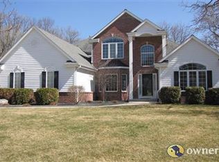 108 Blue Ridge Ct, Hartland, WI 53029