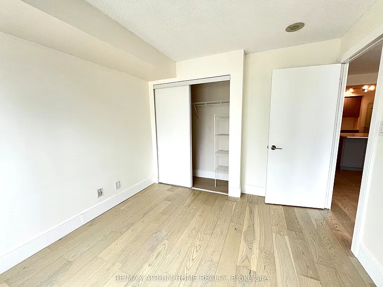 410 Queens Quay W #905 — Photo 18