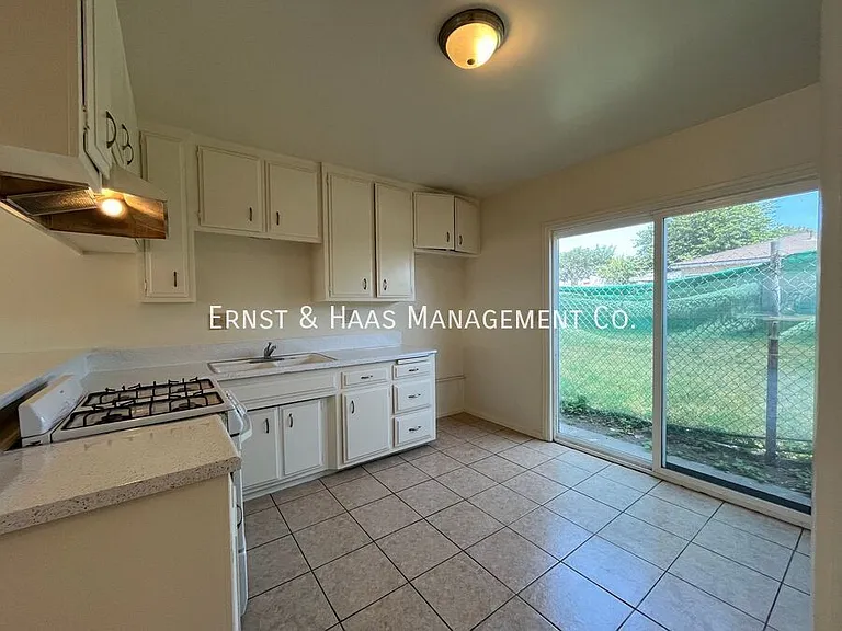 5940 Atlantic Ave #C — Photo 2