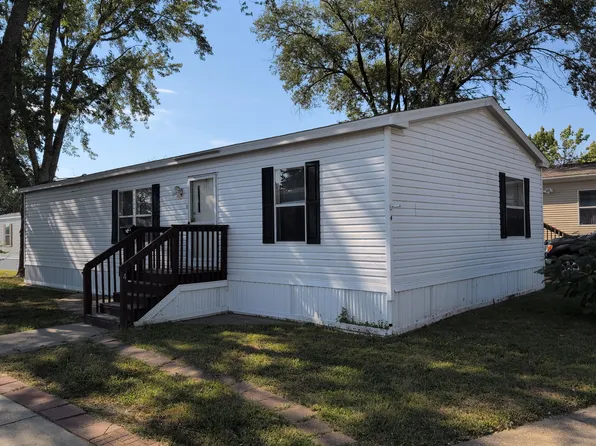 4 Gladiola Ln #G04, Belton, MO 64012