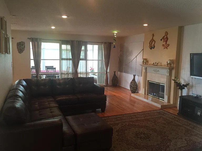 1267 Rembrandt Dr — Photo 3