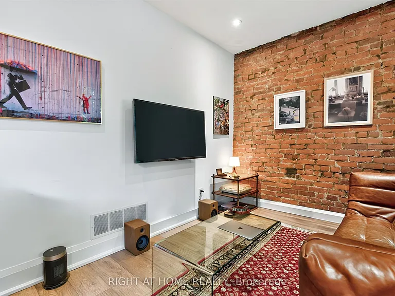 65 Rusholme Park Cres — Photo 4