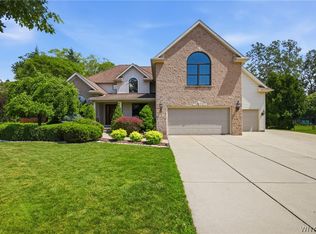 52 Quail Run Ln, Lancaster, NY 14086