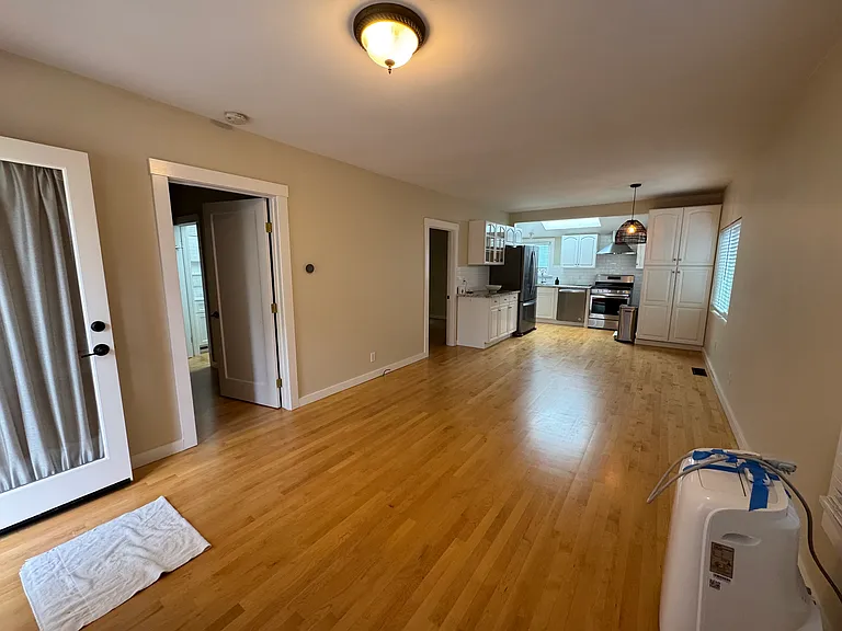 1596 Pacific Ave — Photo 3