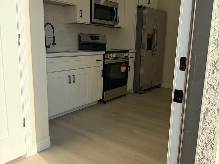 18212 N 43rd Pl — Photo 2