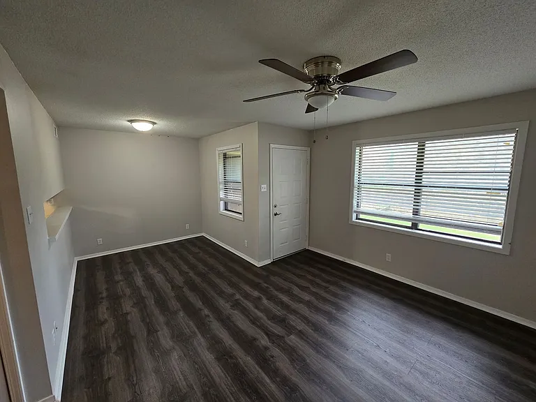 330 S 17th St #21 — Photo 2