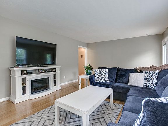 5th image of 109 Garden St