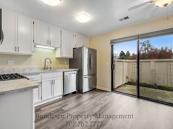 4th image of 136 Park Place Dr