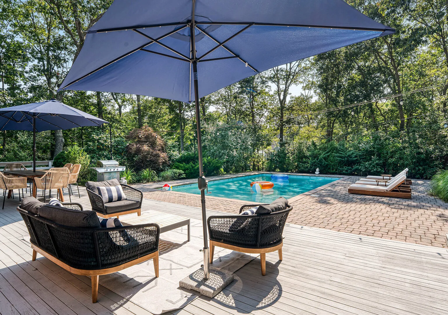 Chic Southampton Retreat: Heated Pool & Indoor-Outdoor Living — Photo 3