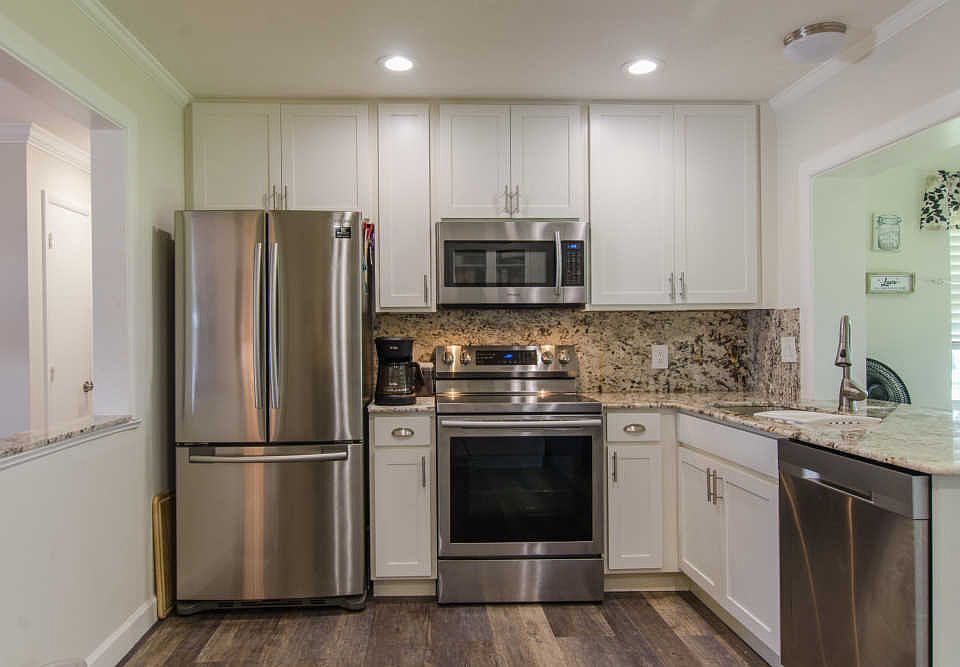 1st image of 613 SW 21st Cir