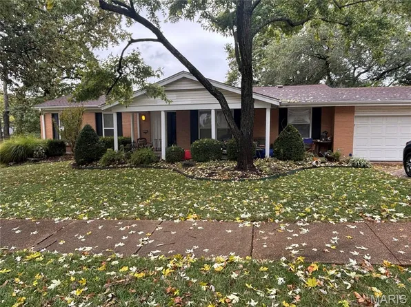 1351 Orchard View Dr, Saint Louis, MO 63146